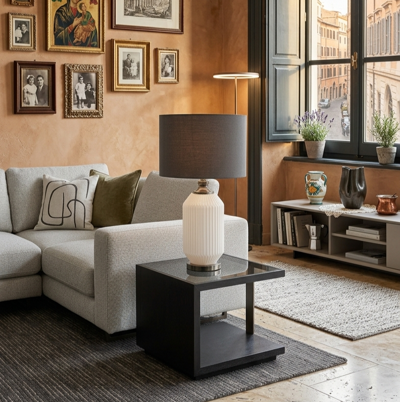 Lampada da Tavolo in Vetro Bianco Rigato con Paralume Grigio – Design Moderno