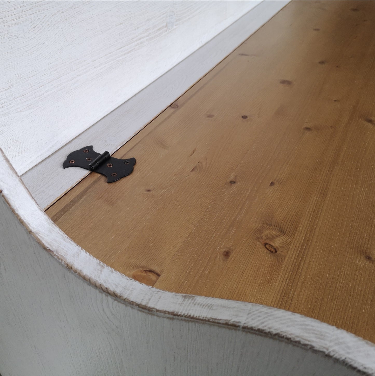 Cassapanca baule vintage in legno massello bianco shabby e noce -CUORE&CUORE - AESSEWOOD