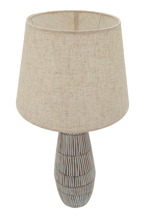 Lampada da Tavolo in Resina con Texture Materica e Paralume in Lino Naturale