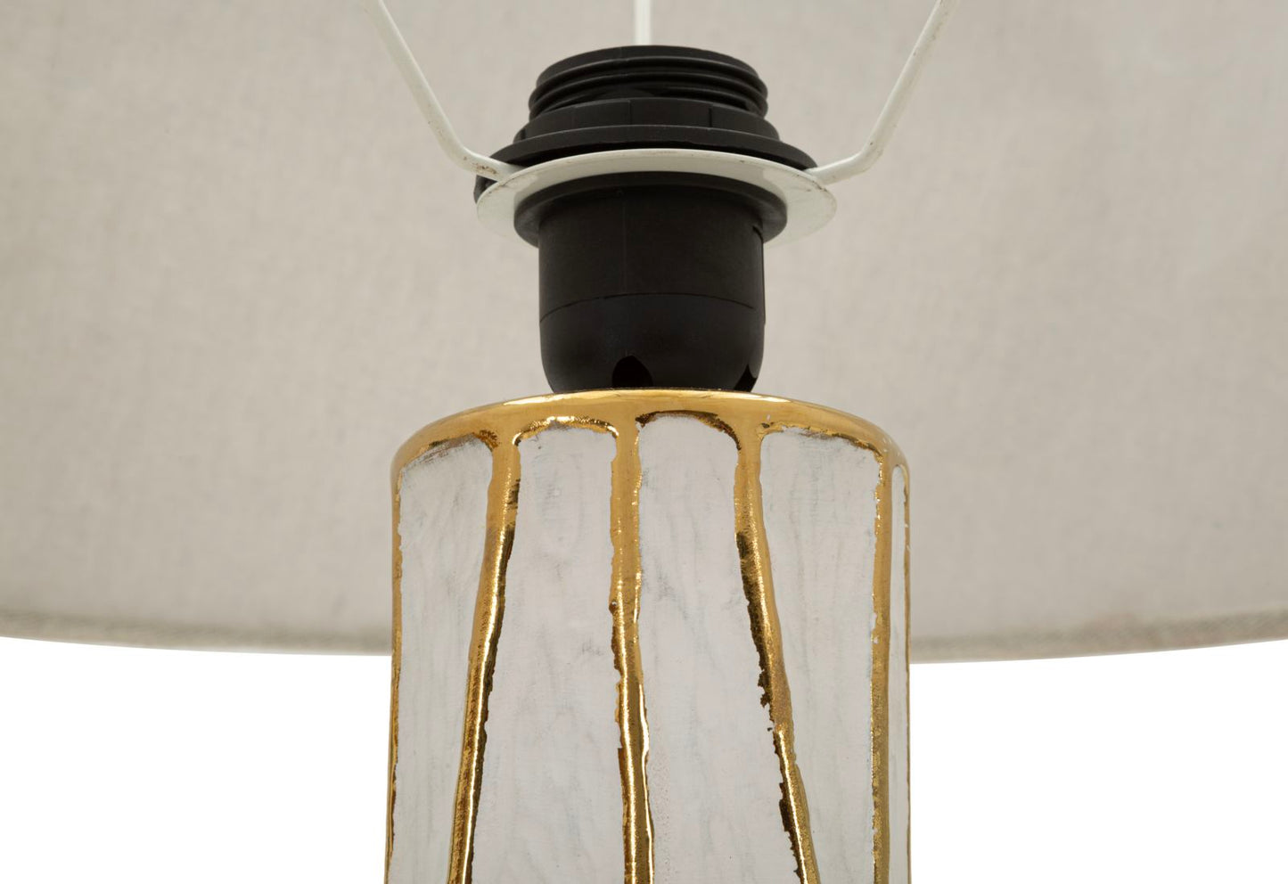 Lampada da Tavolo Tangeri in Ceramica Bianca con Finiture Dorate – Design Elegante