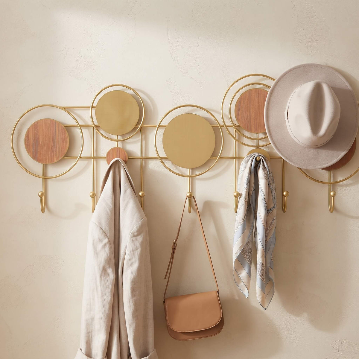 Appendiabiti Aurea Circles – Attaccapanni da Parete in Metallo Oro e Legno, Design Moderno, Porta Abiti per Ingresso, corridoio