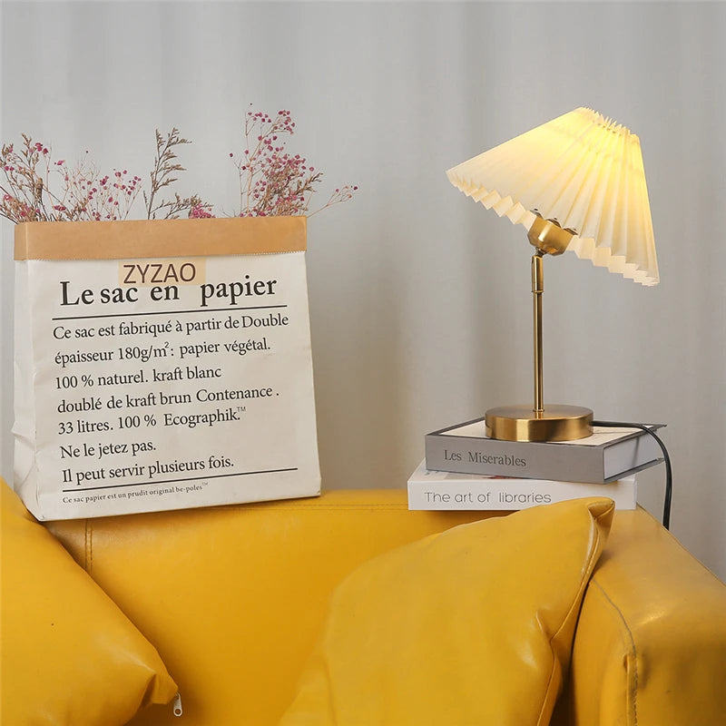 Lampada da Tavolo Retrò con Paralume Pieghettato