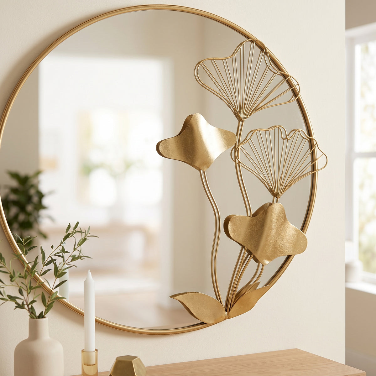 Specchio Flower Gold – Un Riflesso di Luce e Armonia