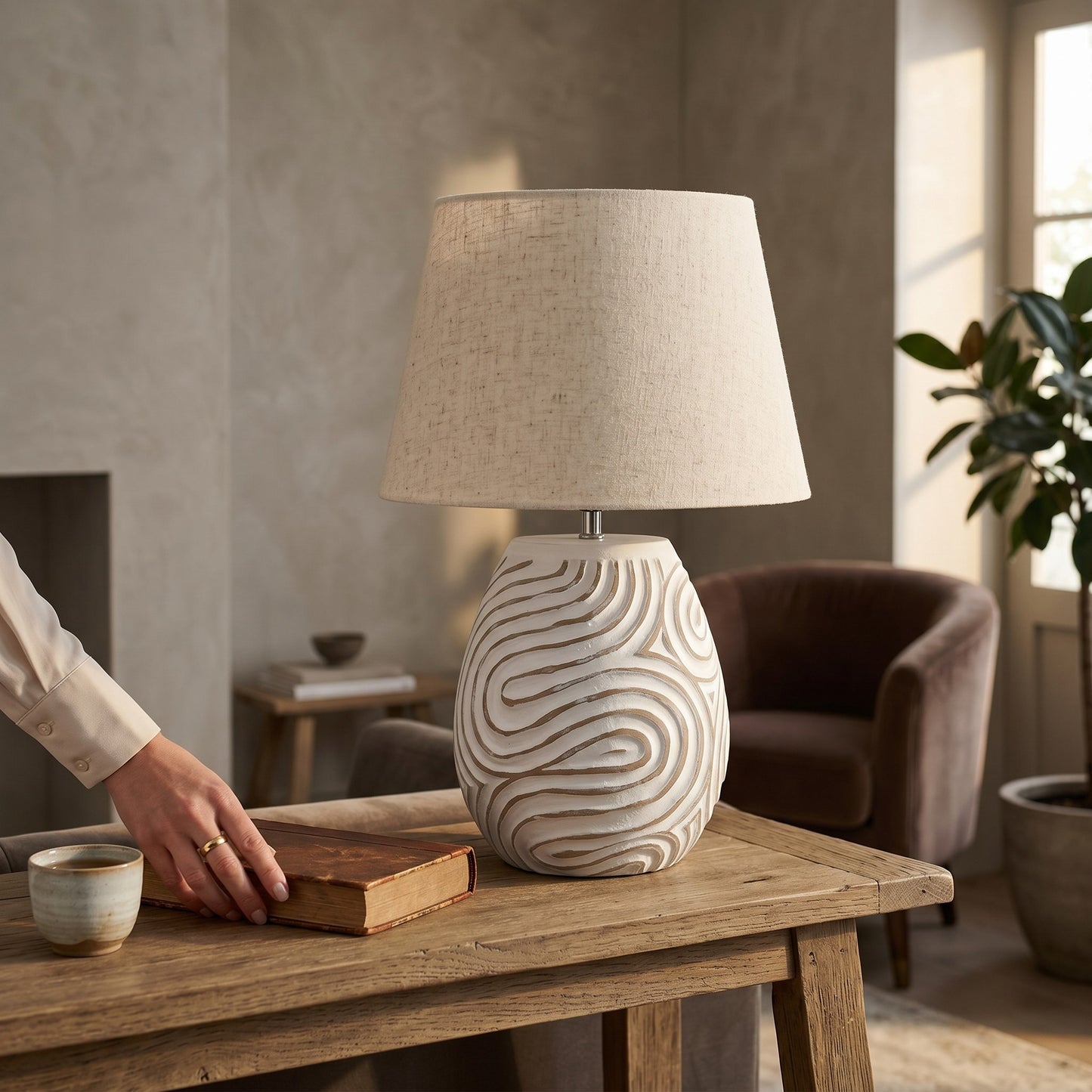 Lampada da Tavolo Oblix in Resina – Design Scultoreo per un'Illuminazione Elegante