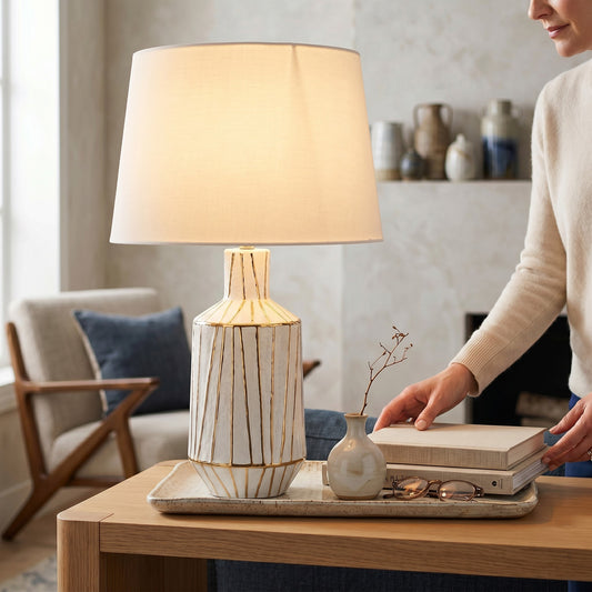 Lampada da Tavolo Tangeri in Ceramica Bianca con Finiture Dorate – Design Elegante - AESSEWOOD 