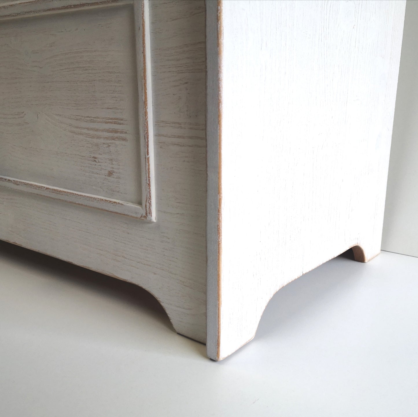 Cassapanca baule vintage in legno massello bianco shabby- PETALI&CHIAVE - AESSEWOOD